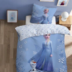 Disney Frozen Dekbedovertrek Magical Season - 140 X 200 Cm - Katoen -Woonaccessoires Verkoop 1000088885 0103